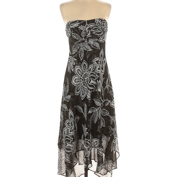 White House Black Market Dresses & Skirts - Strapless Dress Size 4